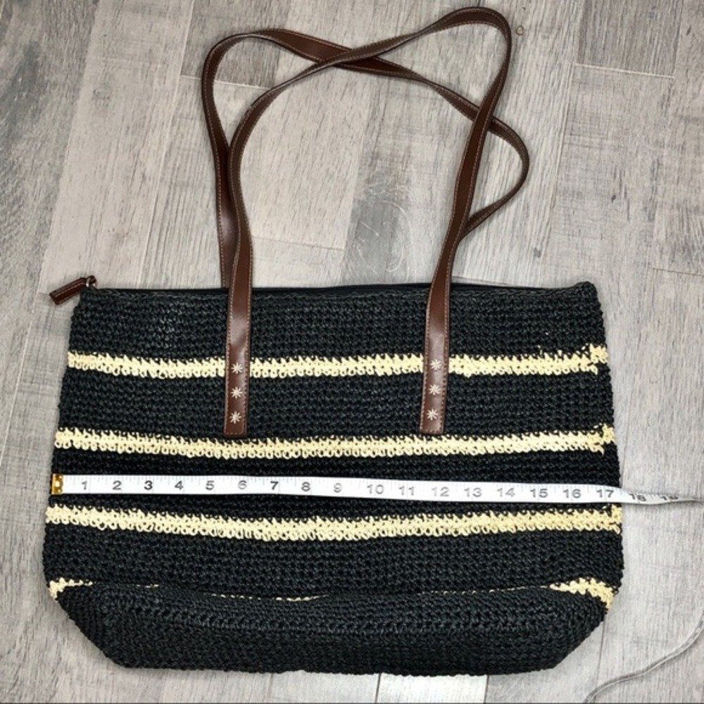 Black striped straw bag excellent condition! - Picture 2 of 6